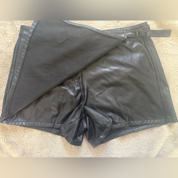 American Eagle Faux Leather High Rise Skort Sz 18 NWT Wrap Black - Picture 5 of 16